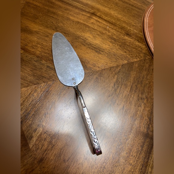 Irvin Ware Other - Vintage Irvin Ware Chrome USA Cake Pie Server Slicer Embossed Hook Handle